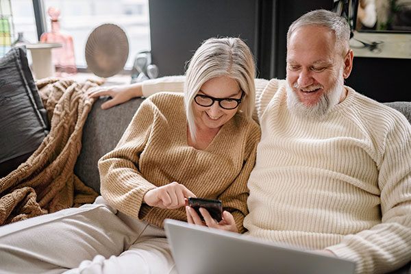 elderly couple looking at a computer
